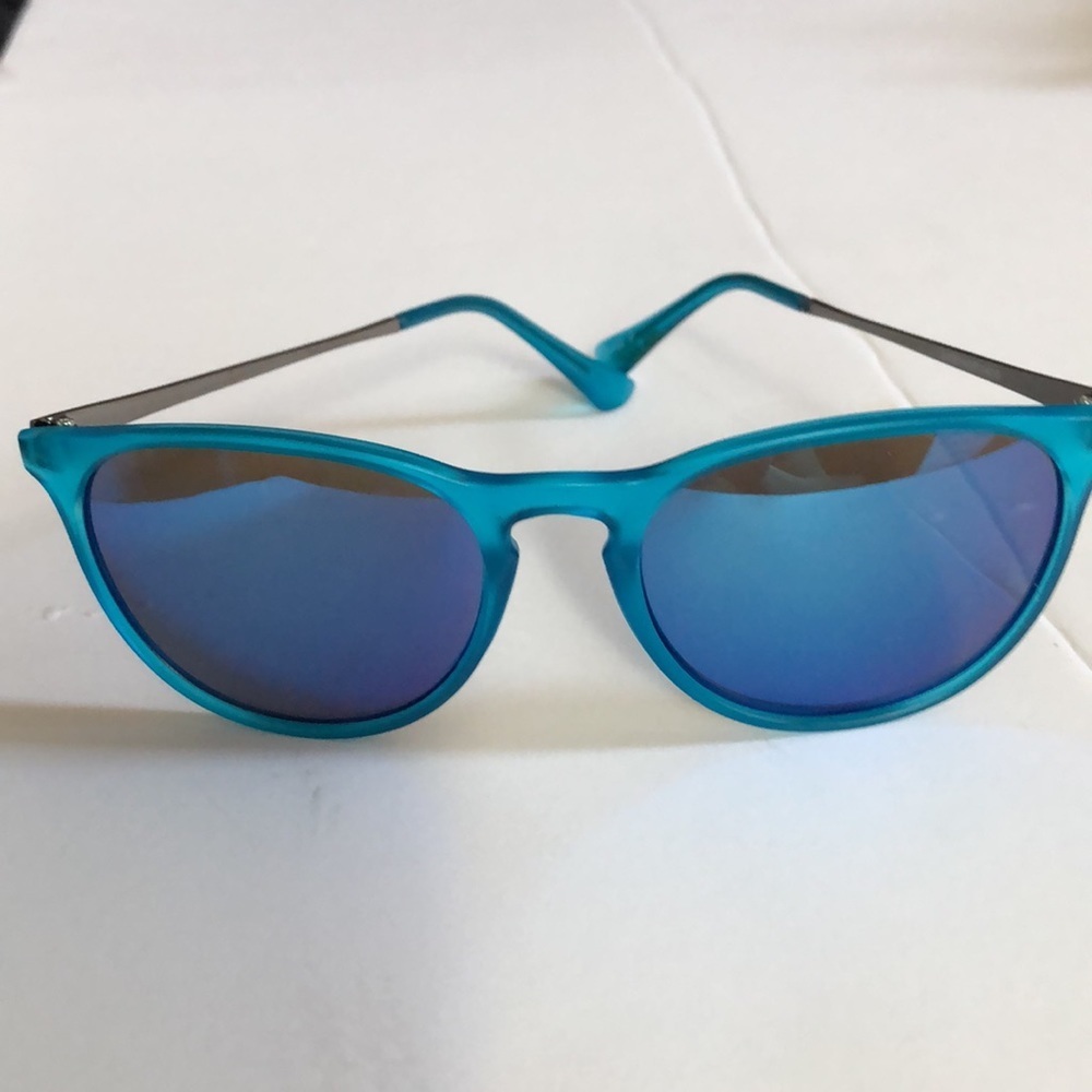 COPY - 🏵2/$30🏵 Fashion Sunglasses - Picture 4 of 9